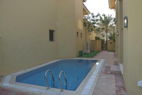 Chic 5br Villa With Private Pool On Palm Jumeirah