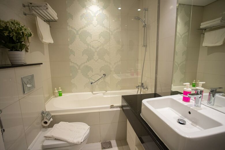 Apartamento Al Ashrafia Holiday Homes- Waterfront Downtown