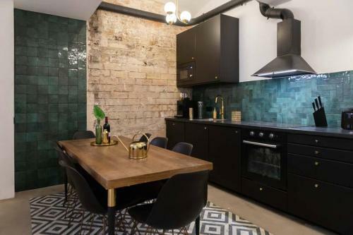 4 Bedroom Semi Attached House With Rooftop