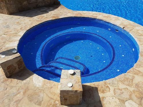 Apartamento Con Hermoso Jard�n Y AC