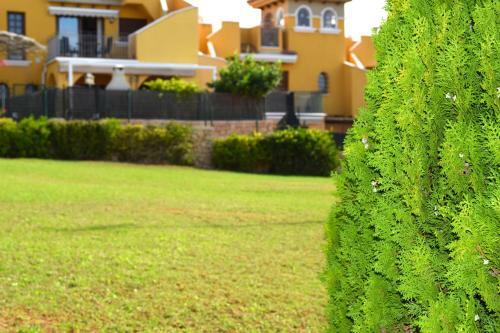 Apartamento Con Hermoso Jard�n Y AC