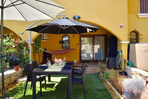 Apartamento Con Hermoso Jard�n Y AC