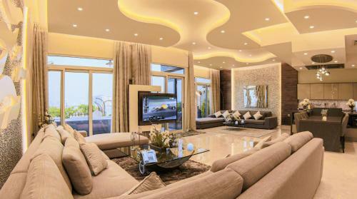 Exquisite Palm Villa With Private Beach, Palma Residences