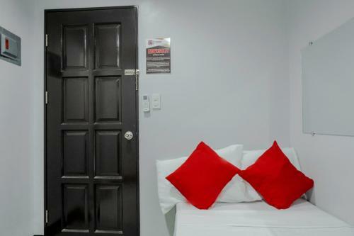 Hotel Vaccinated Staff - Oyo 711 Goff's Place