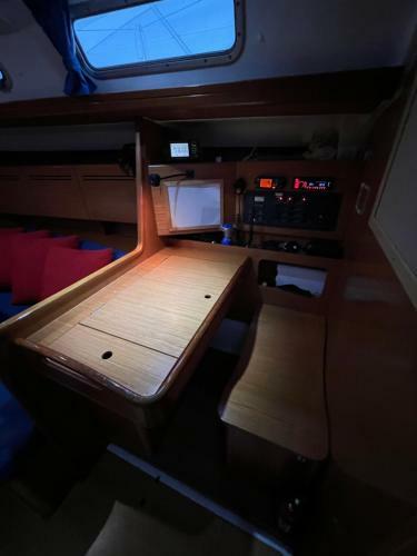 Magn�fico Velero En El Centro De Ibiza