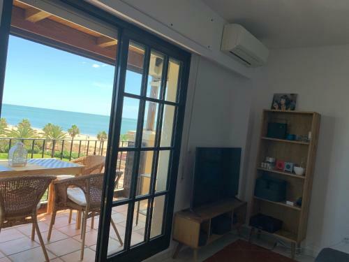 Apartamento Mirando Al Mar. Primera Linea De Playa