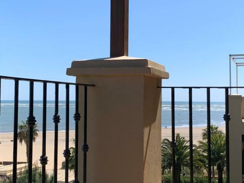 Apartamento Mirando Al Mar. Primera Linea De Playa