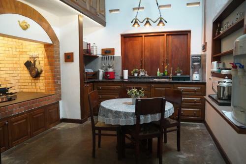Hostal Charakama Guest Bungalow - Gampaha