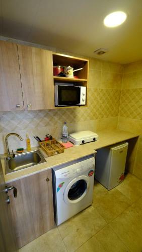 Azur Suites Hotel & Apartments