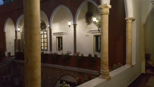 Azur Suites Hotel & Apartments