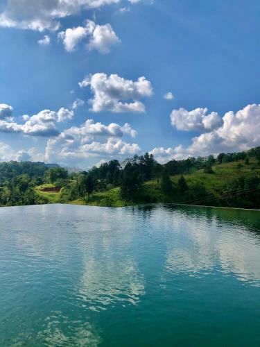 Hotel Riverbank Resort Gampola