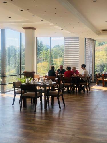 Hotel Riverbank Resort Gampola