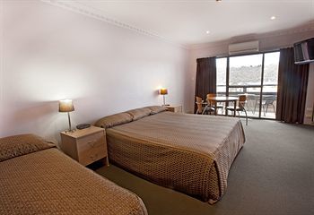 Hotel Banjo Paterson Inn