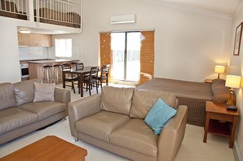Hotel Banjo Paterson Inn