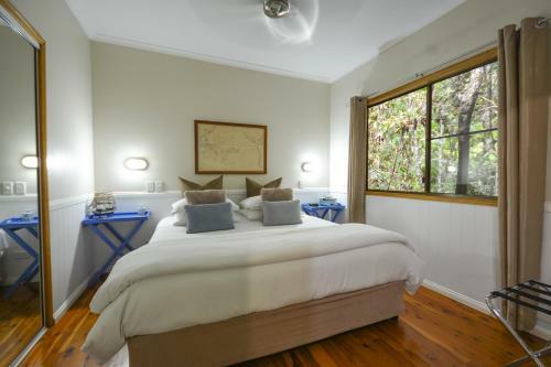 Crater Lakes Rainforest Cottages