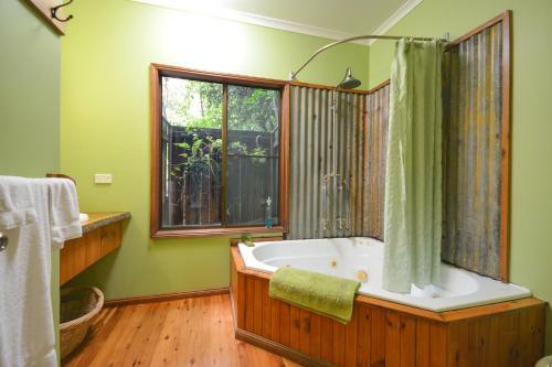 Crater Lakes Rainforest Cottages