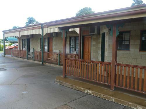 Curtain Fig Tree Motel