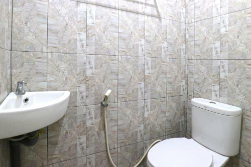 Hostal Saloka Guest House
