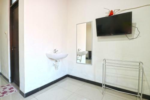 Hostal Saloka Guest House