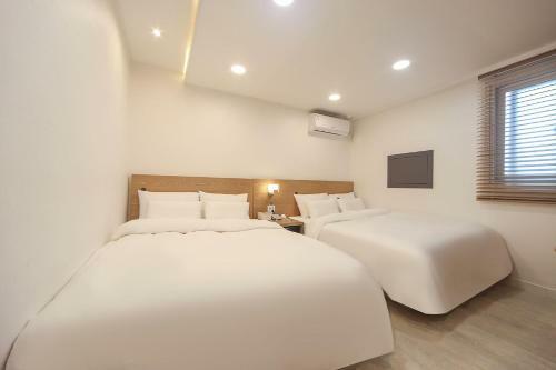 Pier 26 Hotel And Party