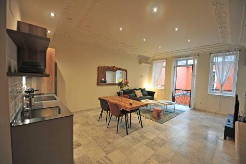 Apartamento Los Corceles Casa Palacio