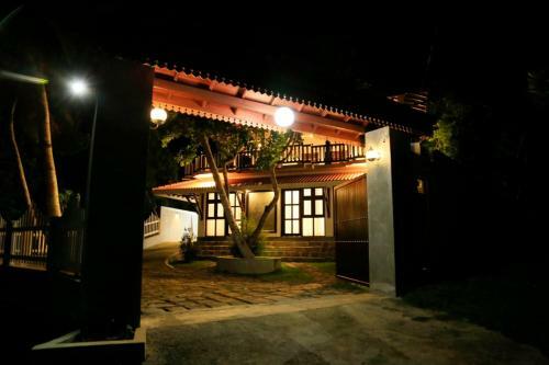 Hotel White Blossom