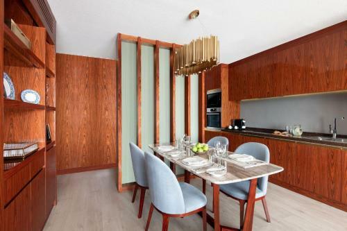 The Bentley Luxury Hotel & Suites