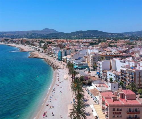 Acogedor, Nuevo Adosado Junto Al Mar