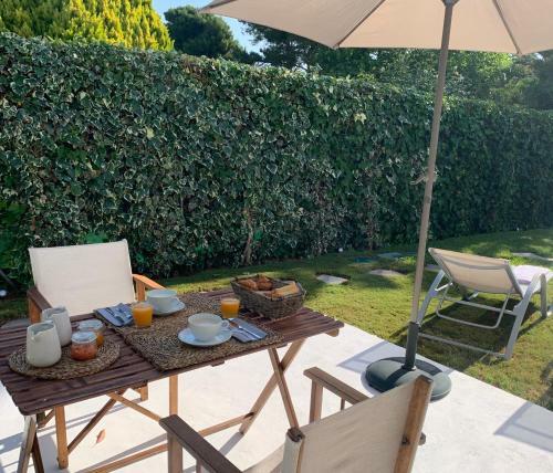 Habitaci�n Con Jard�n Y Terraza En El Tosalet