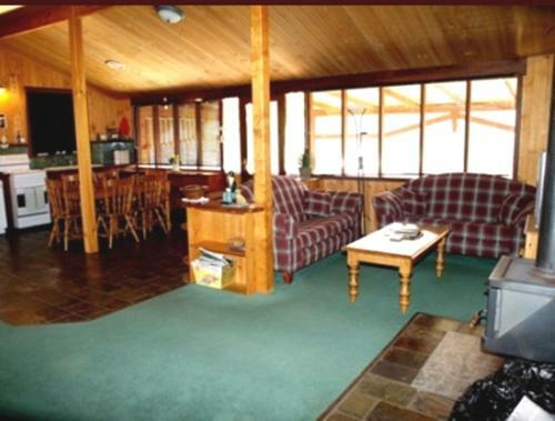 Pemberton Old Picture Theatre Holiday Apartments