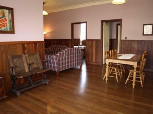 Pemberton Old Picture Theatre Holiday Apartments