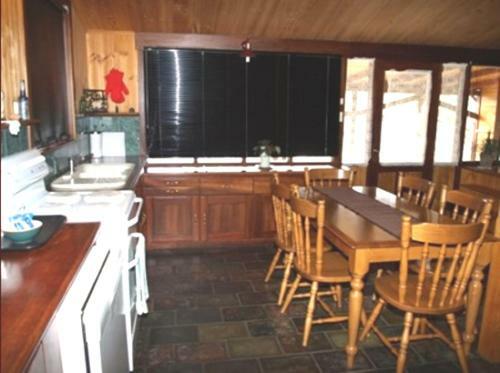 Pemberton Old Picture Theatre Holiday Apartments