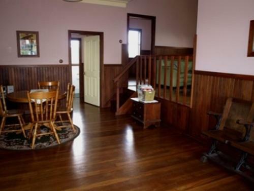 Pemberton Old Picture Theatre Holiday Apartments
