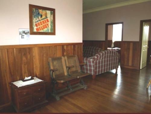 Pemberton Old Picture Theatre Holiday Apartments