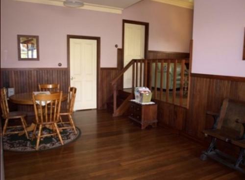 Pemberton Old Picture Theatre Holiday Apartments