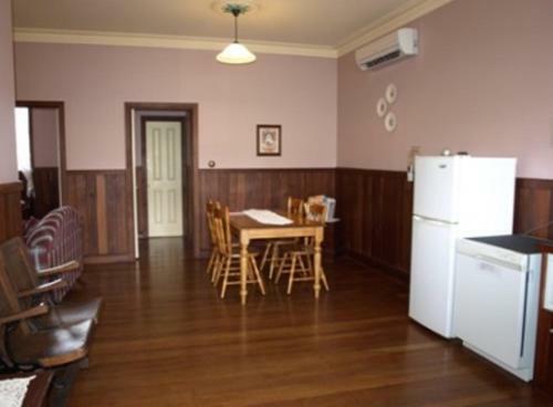 Pemberton Old Picture Theatre Holiday Apartments