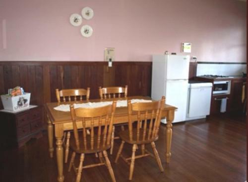 Pemberton Old Picture Theatre Holiday Apartments