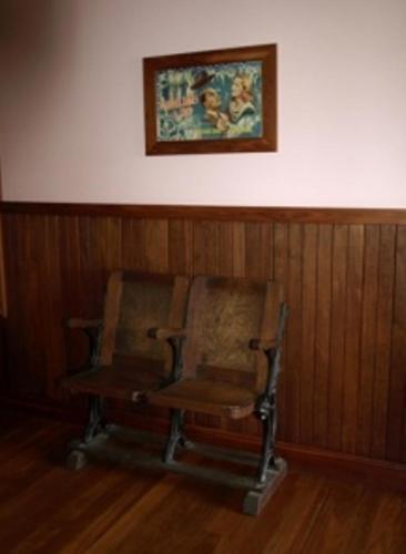 Pemberton Old Picture Theatre Holiday Apartments