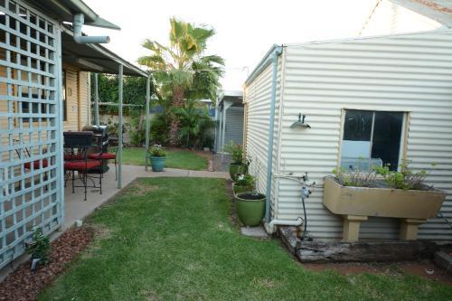 Emaroo Cottages Broken Hill