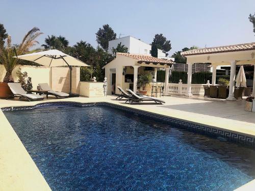 Luxurious Apartment In J�vea With Private Swimming Pool&garden