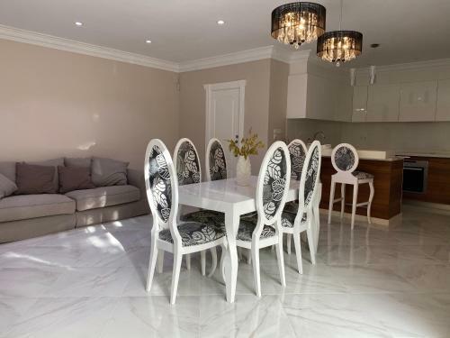 Luxurious Apartment In J�vea With Private Swimming Pool&garden