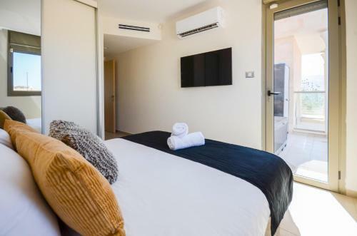 Designed Apartment With Balcony And Sea View- Yalarent