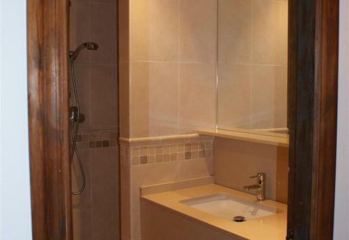 Villa Up To 8 Sleeps 4 Bedrms 2