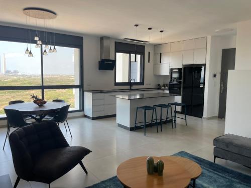 #???? ????? ?? ??? Seabreeze Beach Apartment#