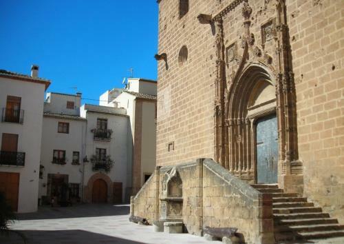 Luxurious Lower Level In Historic Pueblo