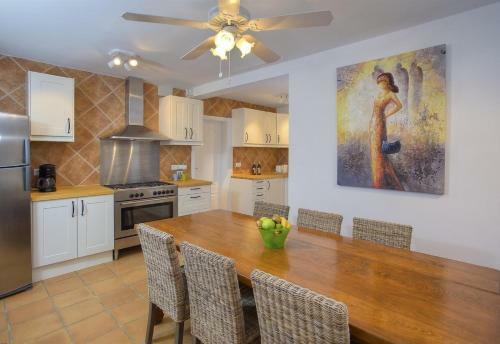 Villa La Finca - Rent Your Own Resort