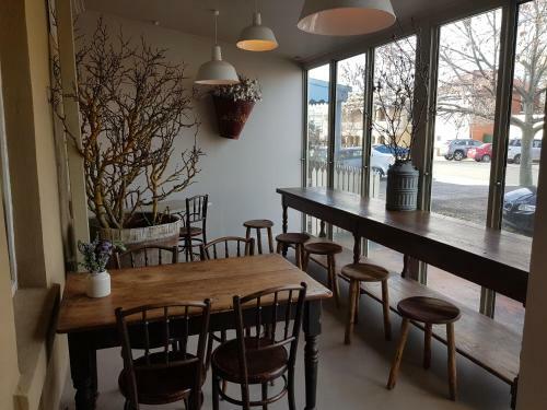 Bed & Breakfast Apple Annies Bakery, Cafe And Accommodation