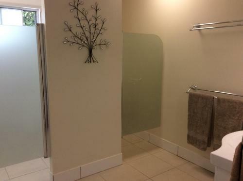 Bed & Breakfast Tinaroo Sunset Retreat