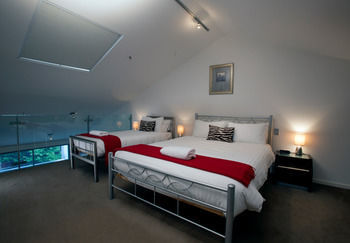 Sullivans Cove Apartments