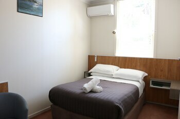 Hobart Tower Motel